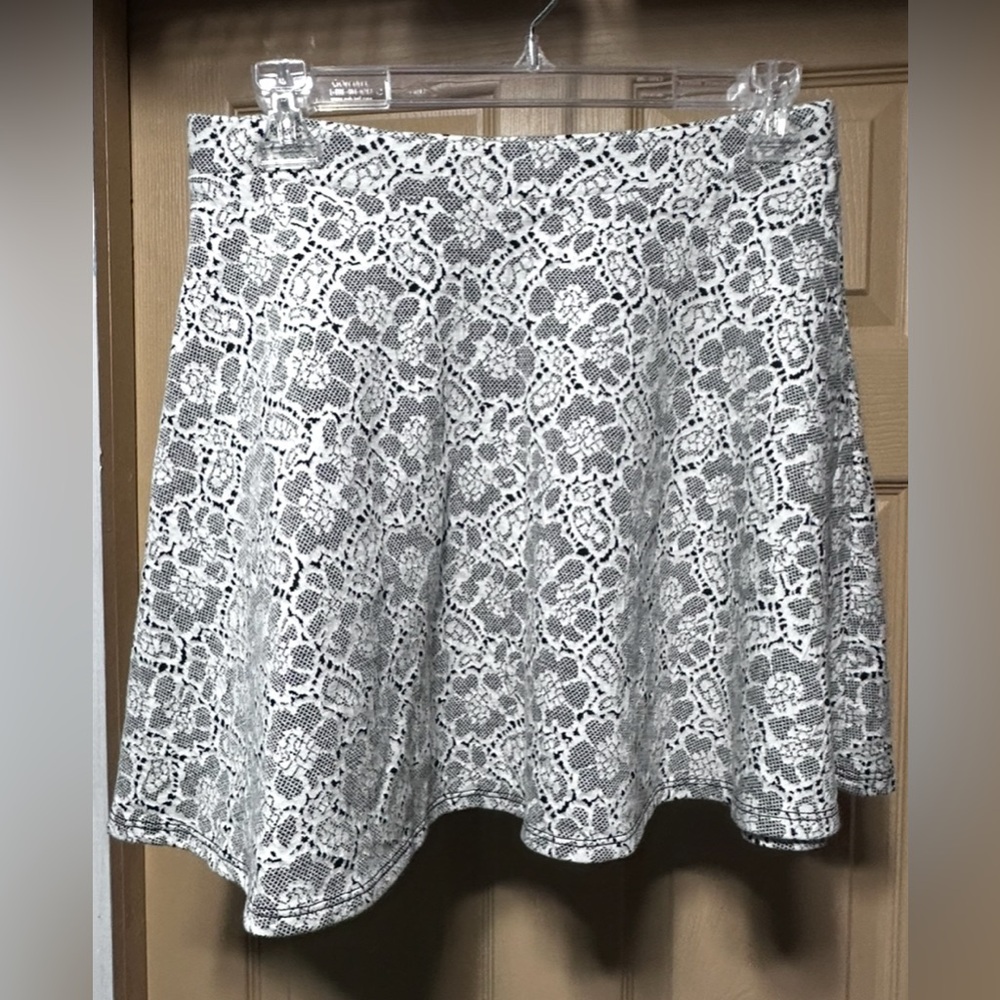 #1151 Elegant Lace Women's Skirt - Black and White Length 15 inches